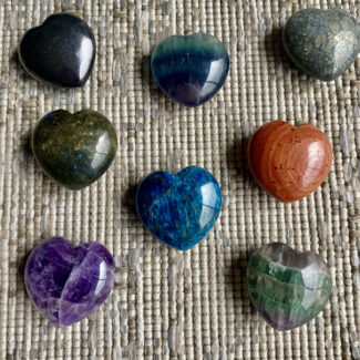 Pierres formes coeurs et lunes